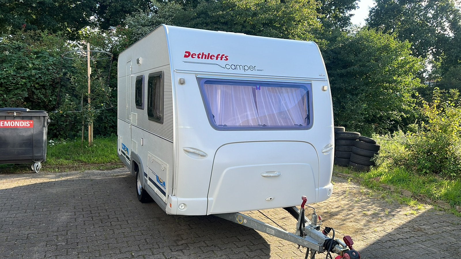 Dethleffs Camper 420 | 2001 | Compleet met voortent & luifel, Schokbreker, Bedrijf, Treinzit, 750 - 1000 kg