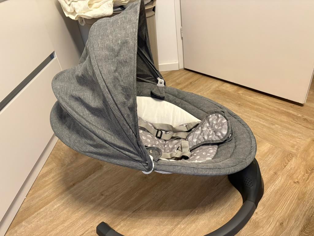 Momi elektrische Babyschommel in grijs, Kinderen en Baby's, Schommelstoel, Ophalen, Overige merken, Met gordel(s) of riempje(s)