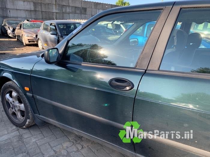 Portier 4Deurs links-voor van een Saab 900