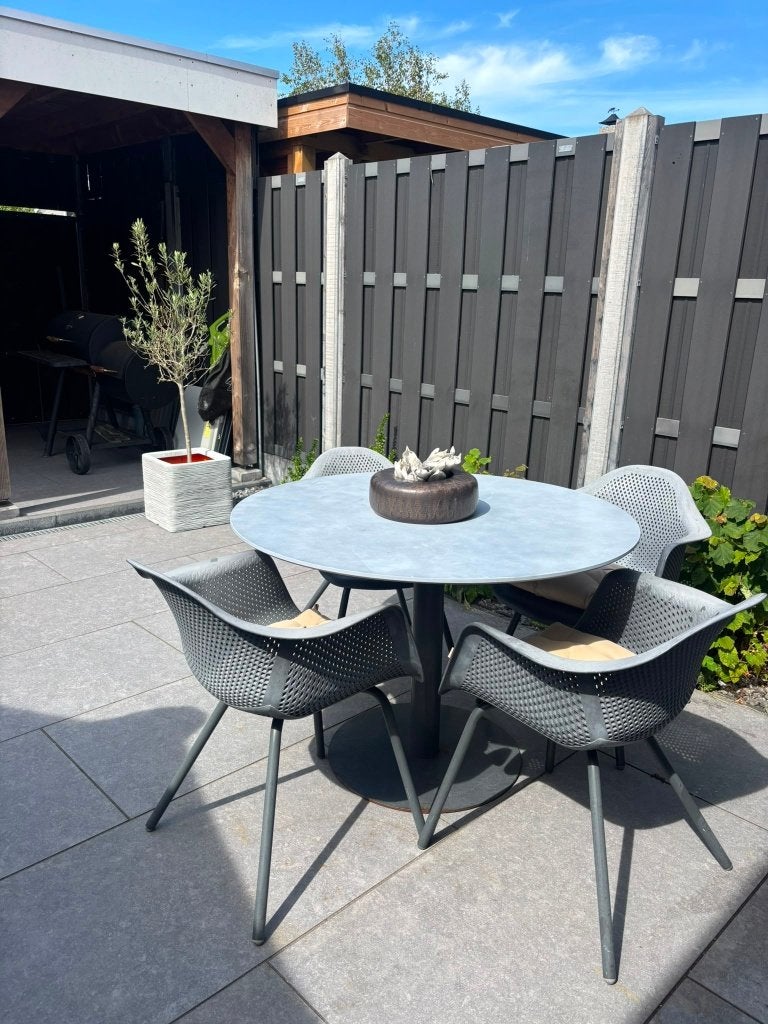 Ronde tuintafel met 4 stoelen – Moderne tuinset, Tuin en Terras, Tuinsets en Loungesets, Ophalen, 4 zitplaatsen, Kunststof, Gebruikt