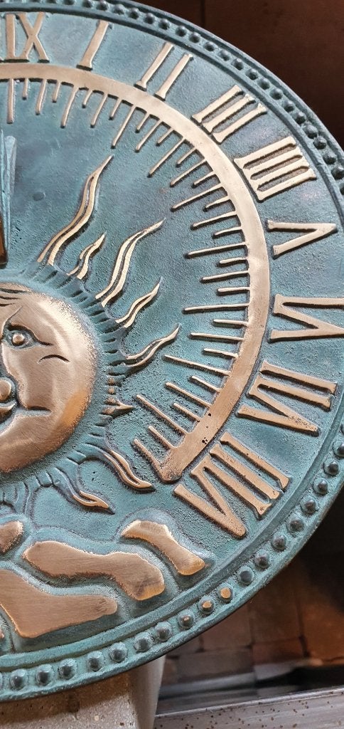 PLATTE BRONZEN ZONNEWIJZER / MUURHANGER, Tuin en Terras, Zonnewijzers, Huis en tuin decoratie Marie, Nieuw, Info@huisentuindecoratiemarie.nl