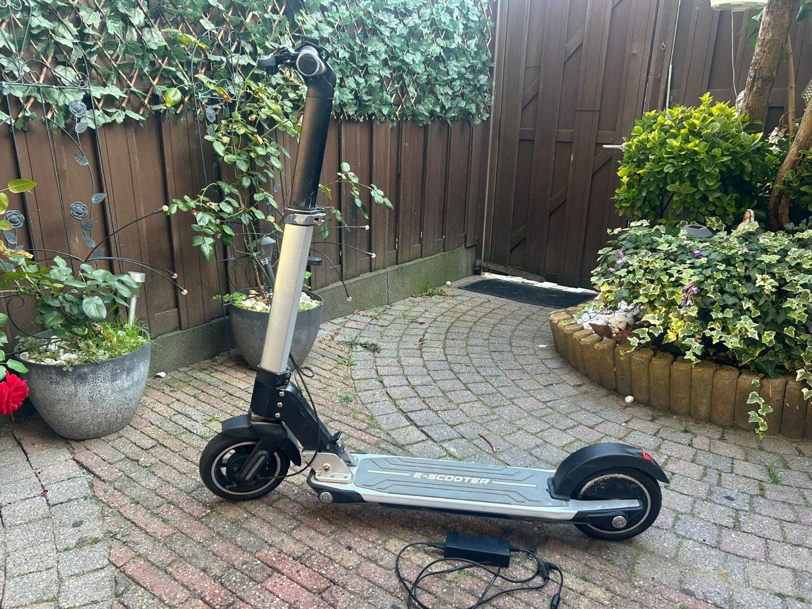 electrische step met oplader, Fietsen en Brommers, Steps, Ophalen, Elektrische step (E-scooter)