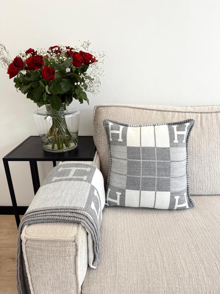 Luxe Hermes woondecoratie set - kussensloop + deken, Huis en Inrichting, Woonaccessoires | Plaids en Woondekens, Ophalen of Verzenden