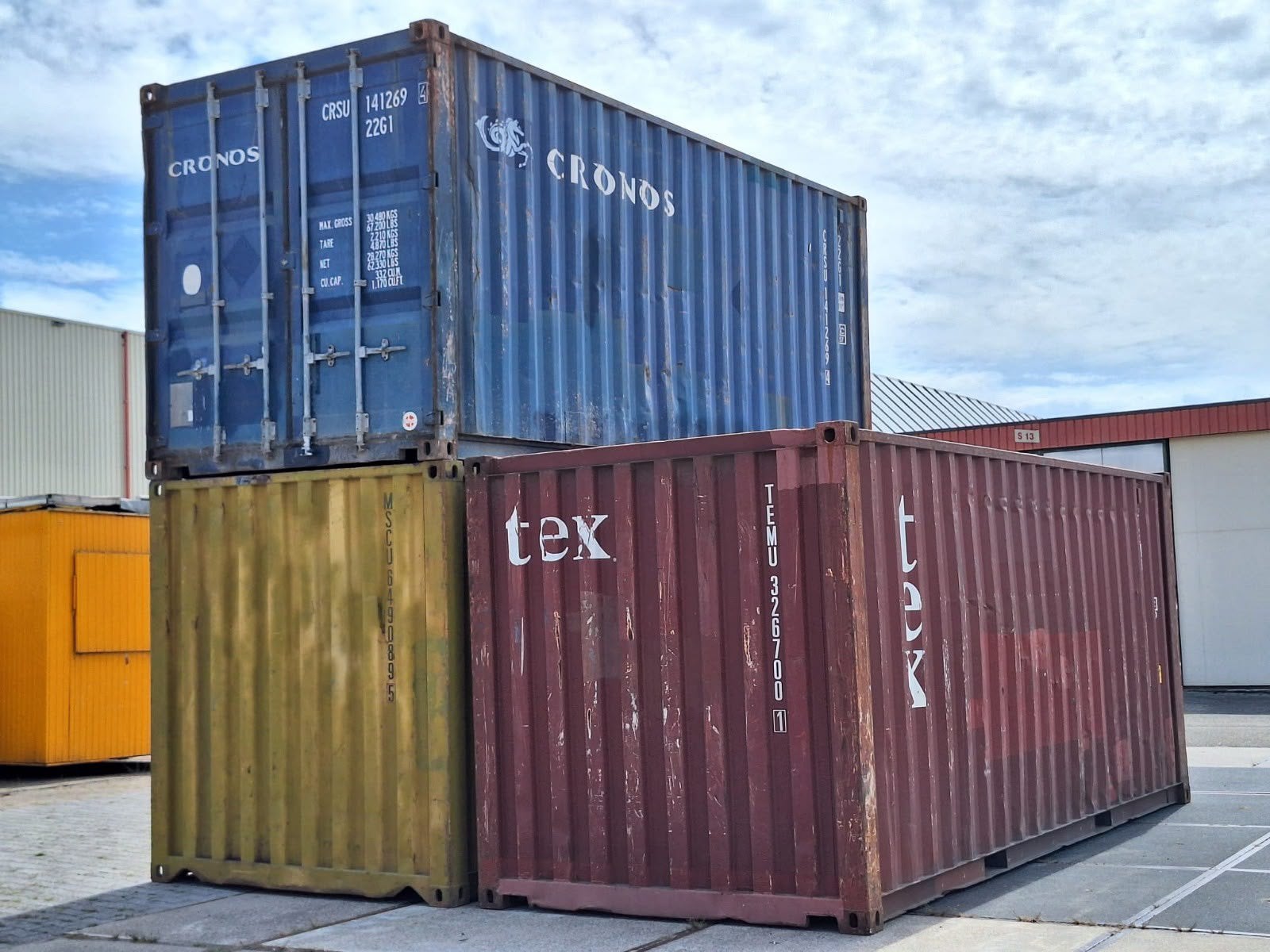Diverse 20 FT zeecontainers container, Ophalen