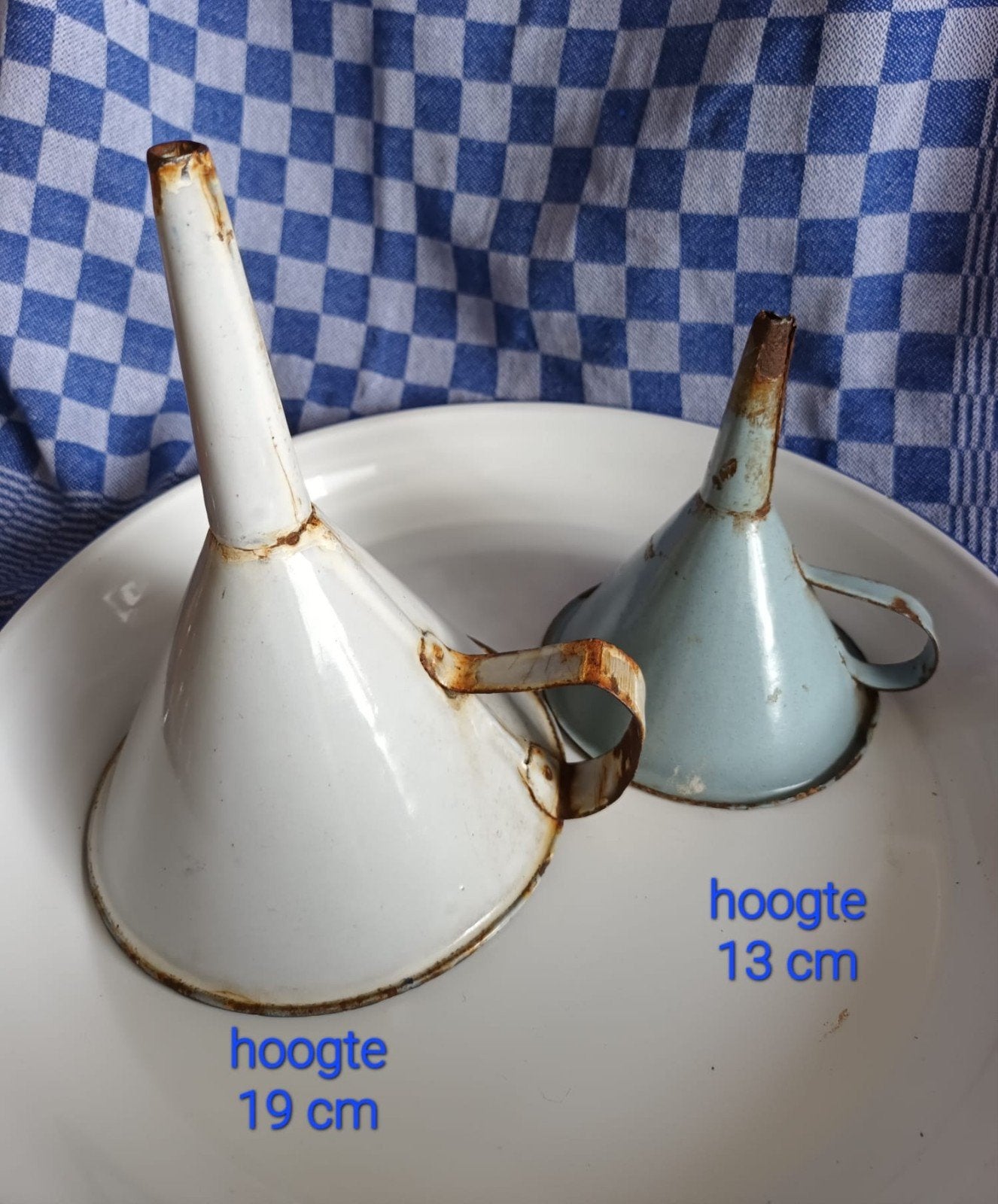 Set van 2 Brocante Emaille Trechters - Wit & Lichtblauw, Verzenden