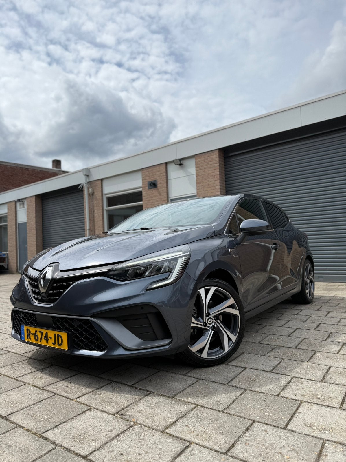 Renault Clio 1.6 E-tech Hybrid 140pk 2022 Grijs, Auto's, 145 pk, 0 cilinders, Leder en Stof, 23 km/l