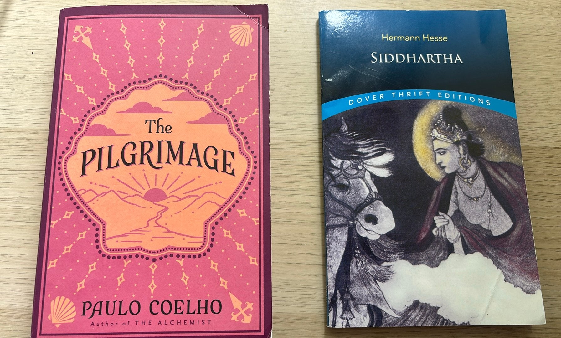 The Pilgrimage - Paul Coelho + Siddharta - Hermann Hesse, Boeken, Ophalen of Verzenden, Gelezen, Spiritualiteit algemeen, Overige typen