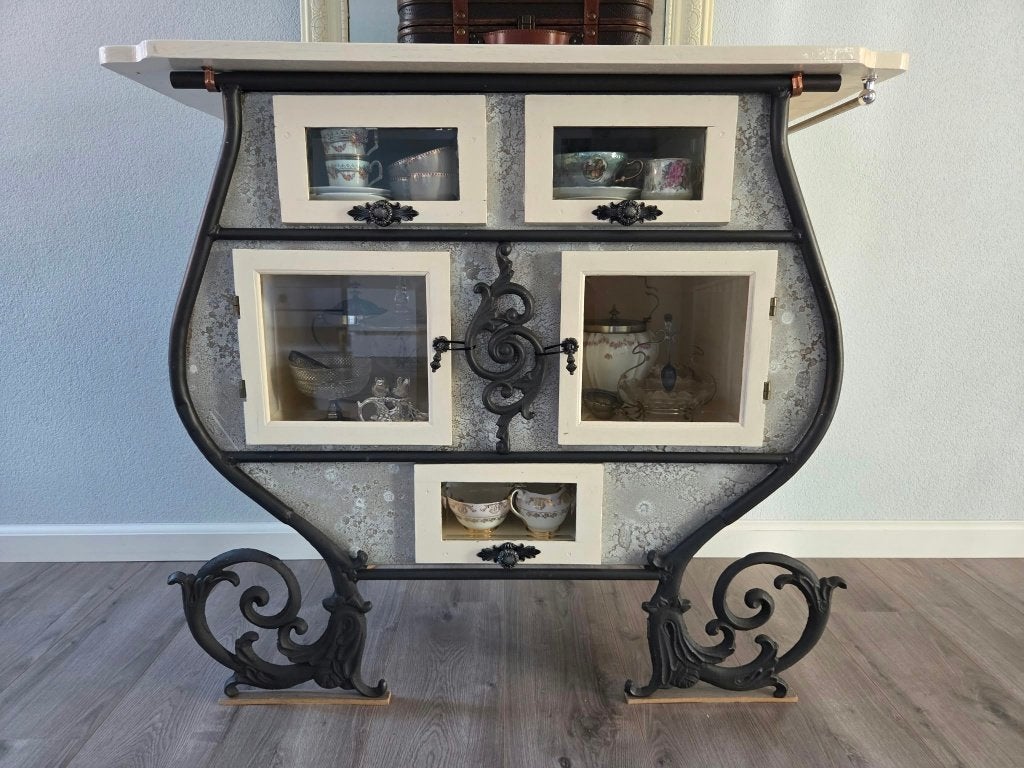 Unieke vintage kast met smeedijzeren frame, Ophalen