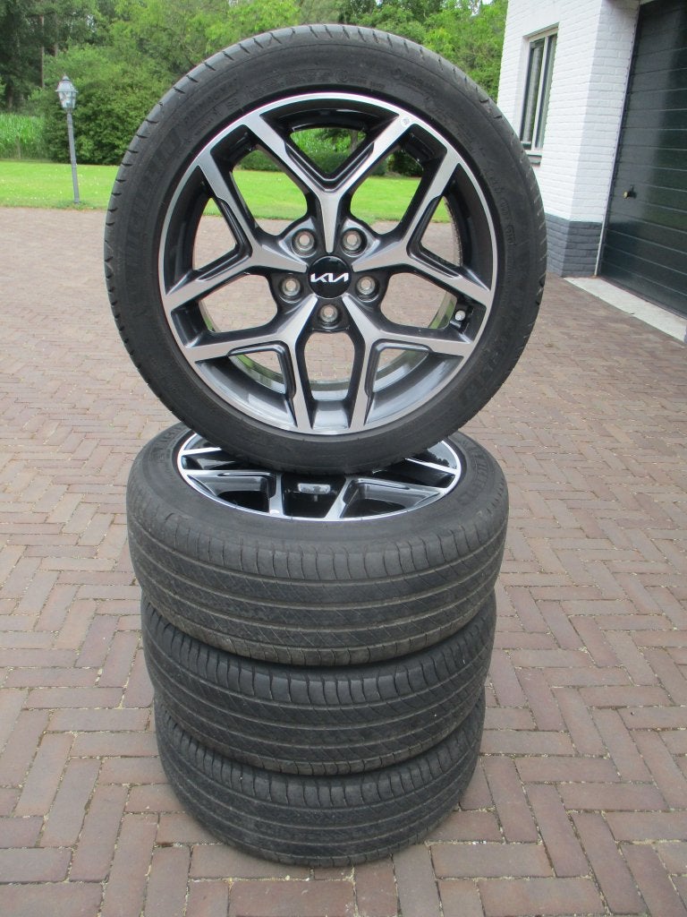 Orig. Kia Ceed 17 inch velgen zomerbanden tpms IZGST, Auto-onderdelen, Banden en Velgen, Gebruikt, Banden en Velgen, 17 inch, Ophalen of Verzenden