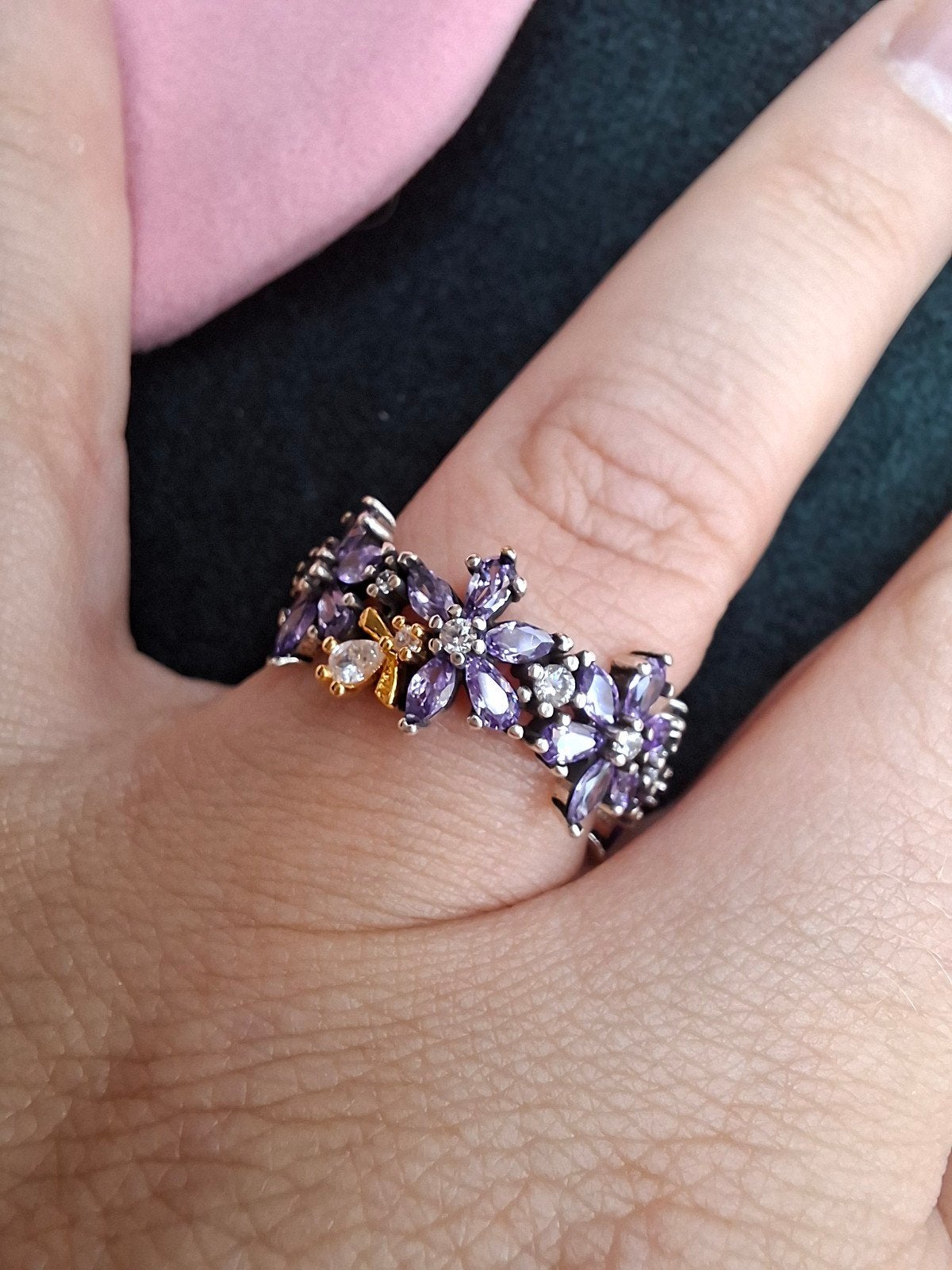 Pandora ring met paarse bloemen maat 19, Sieraden, Tassen en Uiterlijk, Ringen, Met kristal, 19 tot 20, Ophalen of Verzenden, Zo goed als nieuw