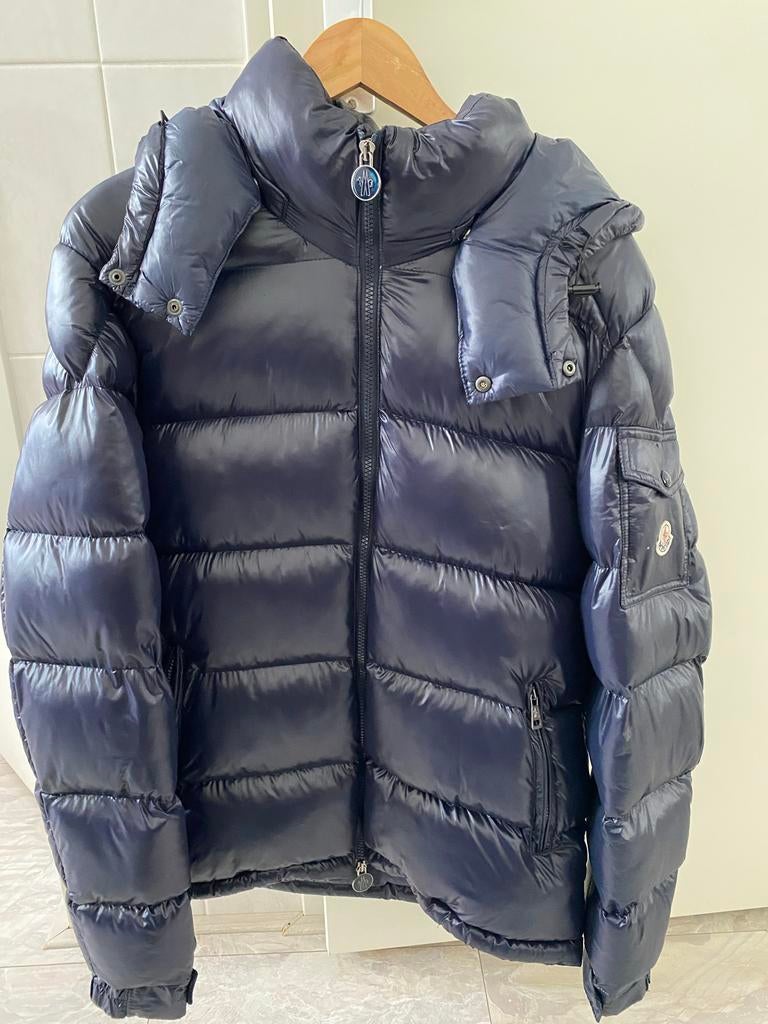 Moncler Maya Puffer Jacket Donkerblauw Maat L, Kleding | Heren, Jassen | Winter, Zo goed als nieuw, Maat 52/54 (L), Blauw, Ophalen of Verzenden