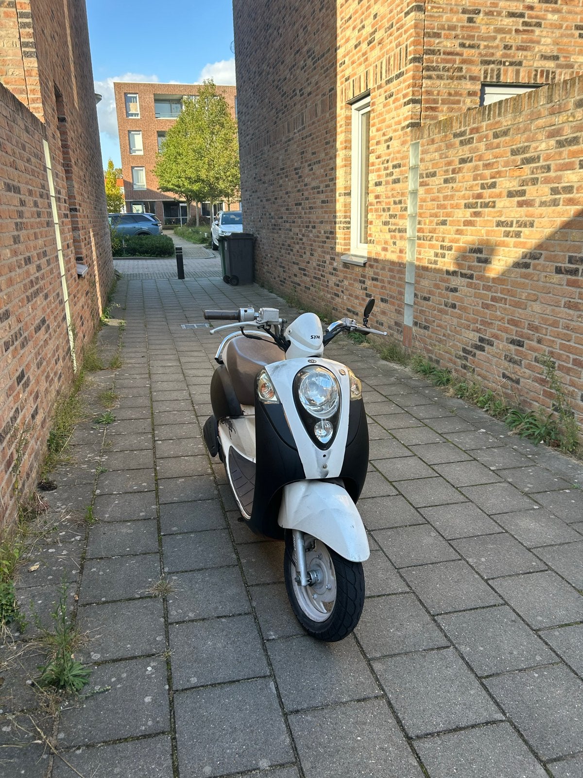 Goeie Mio Scooter - Wit/Zwart, Fietsen en Brommers, Ophalen of Verzenden, Gebruikt, Maximaal 45 km/u