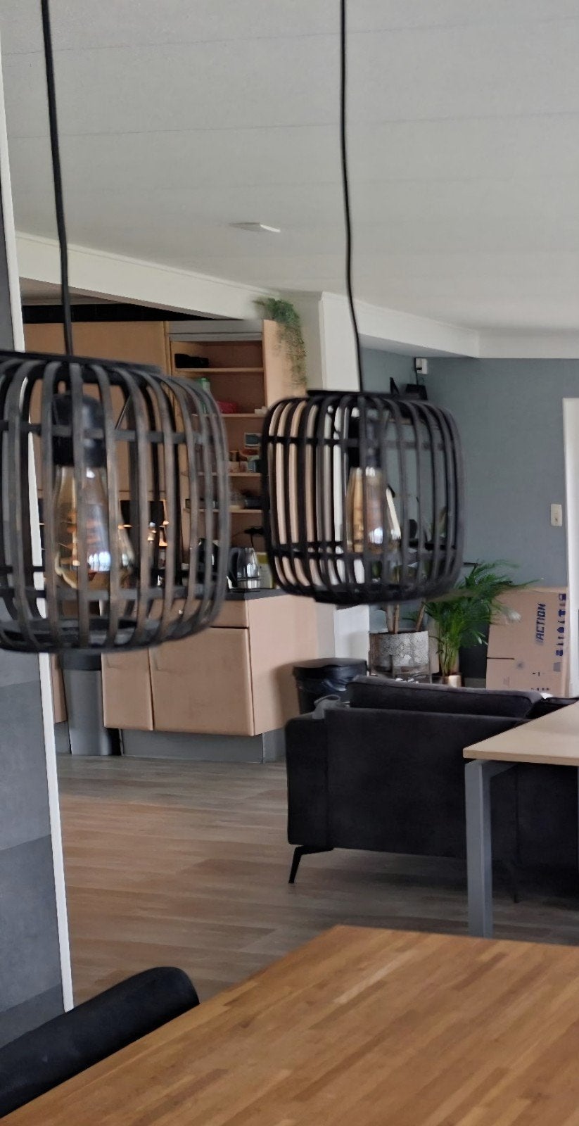 Mooie zwarte hanglamp met drie kooilampen, Ophalen, Hout