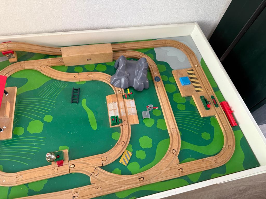 Brio Treintafel Deluxe lichte schade, verder in prima staat, Kinderen en Baby's, Ophalen, Gebruikt