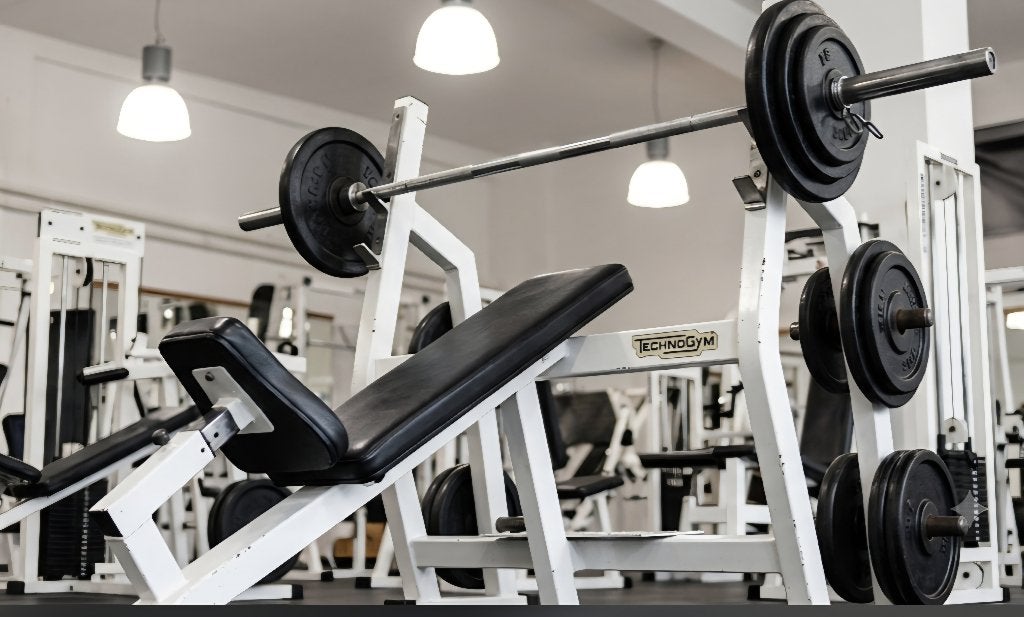 Technogym incline bench press, Ophalen, Zo goed als nieuw, Buik, Fitnessbank