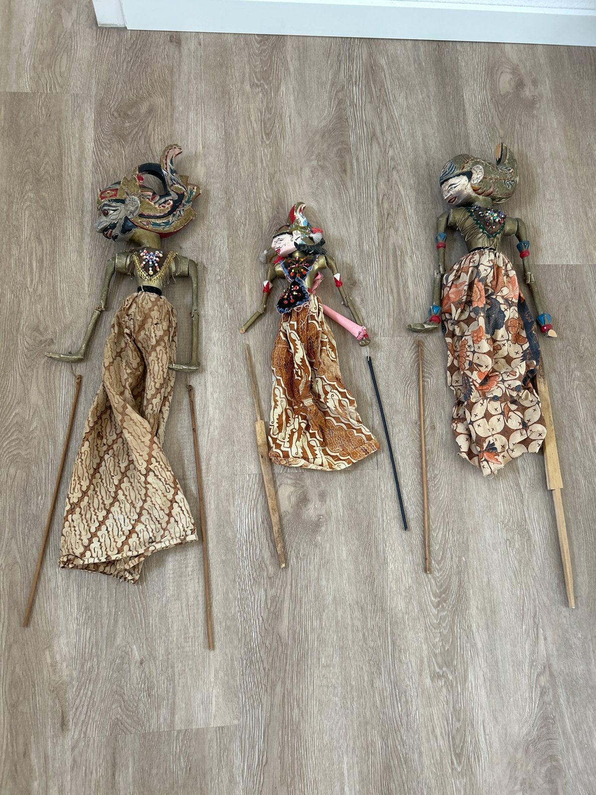 Set van 3 Wayang Golek poppen uit Indonesië, Handgemaakt, Indonesië, Meerkleurig, Pop