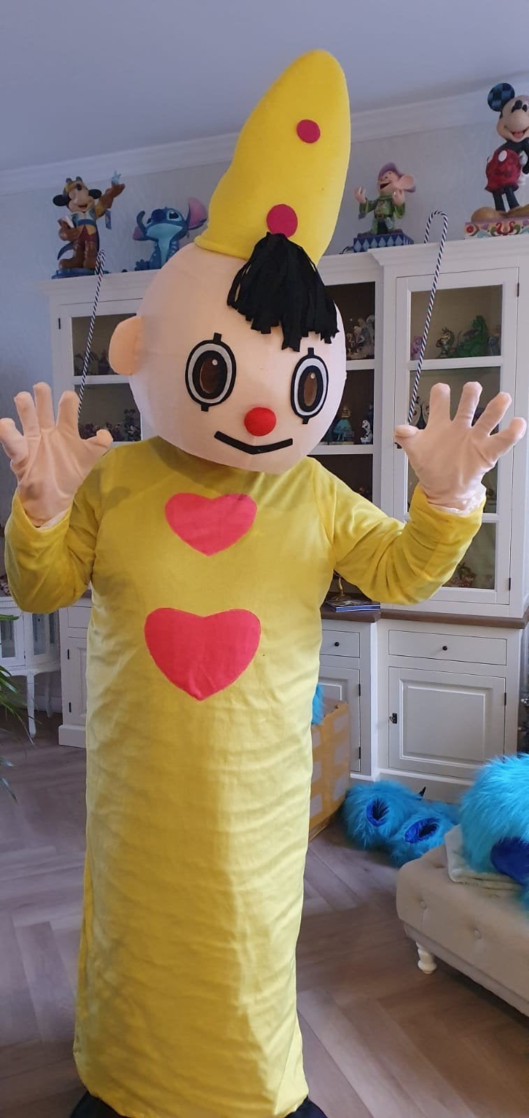 Leuke Bumba Mascotte Kostuum met Hartjes, Hobby en Vrije tijd, Ophalen of Verzenden, Gebruikt, Pak of Jurk