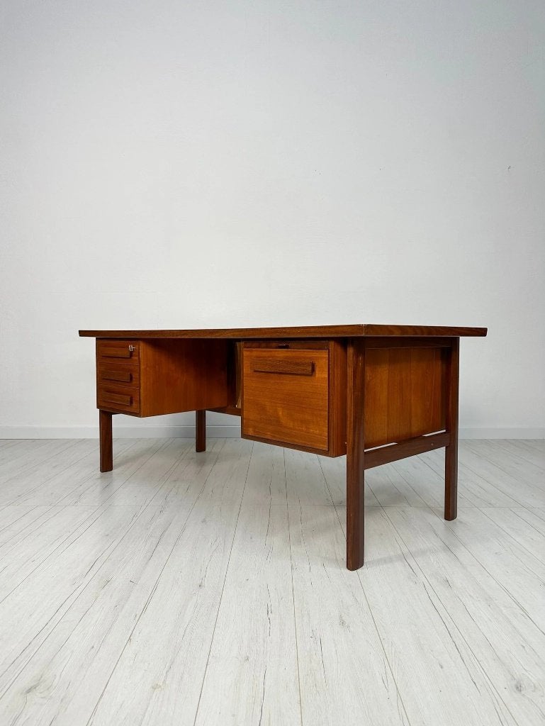 Peter Løvig Nielsen vrijstaand teak bureau Deens jaren 60, Huis en Inrichting, Vintage, Ophalen of Verzenden, Zo goed als nieuw