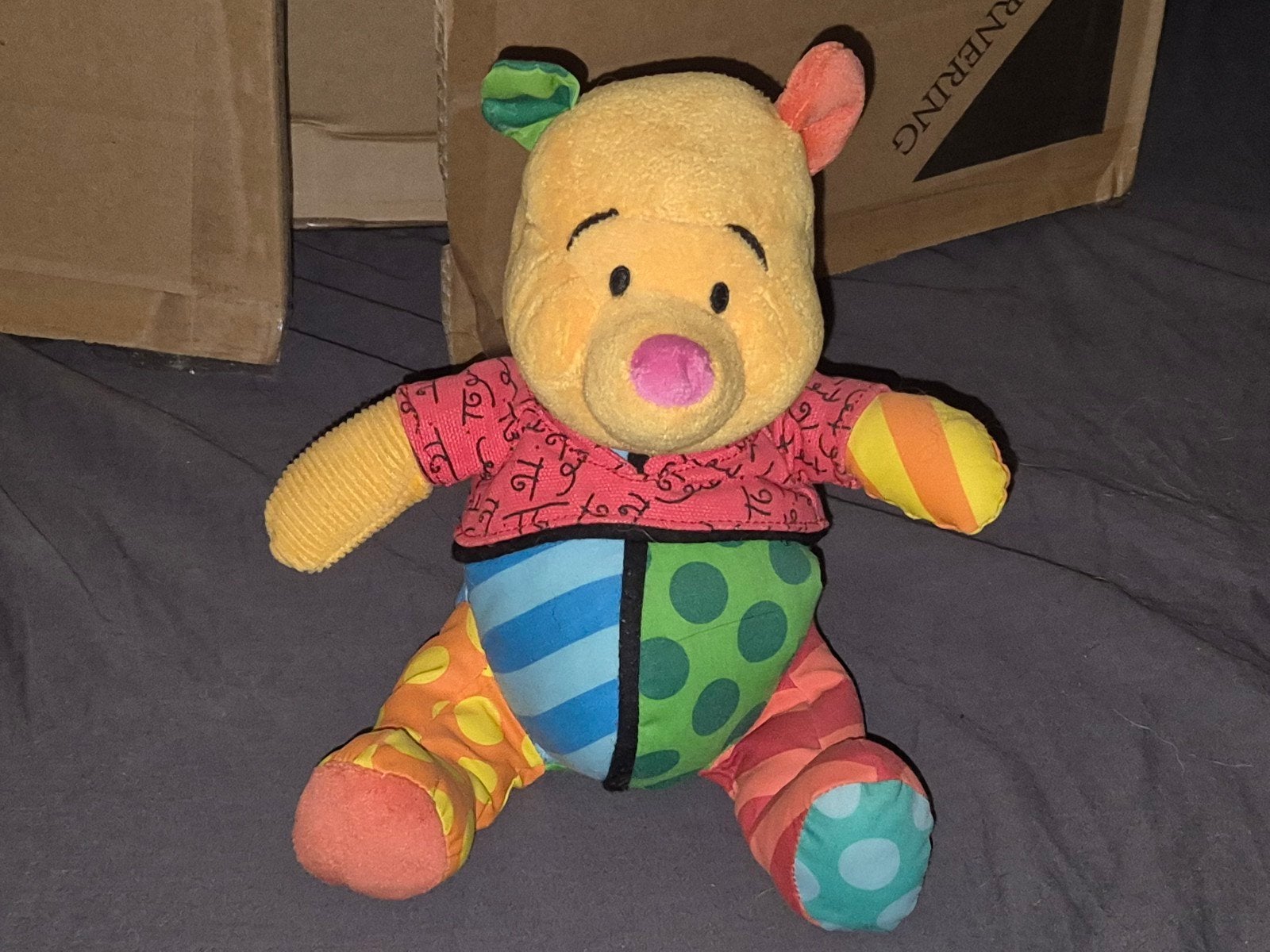 Disney Romero Britto Winnie de Poeh knuffel plush, Ophalen of Verzenden, Winnie de Poeh of vrienden, Zo goed als nieuw, Knuffel