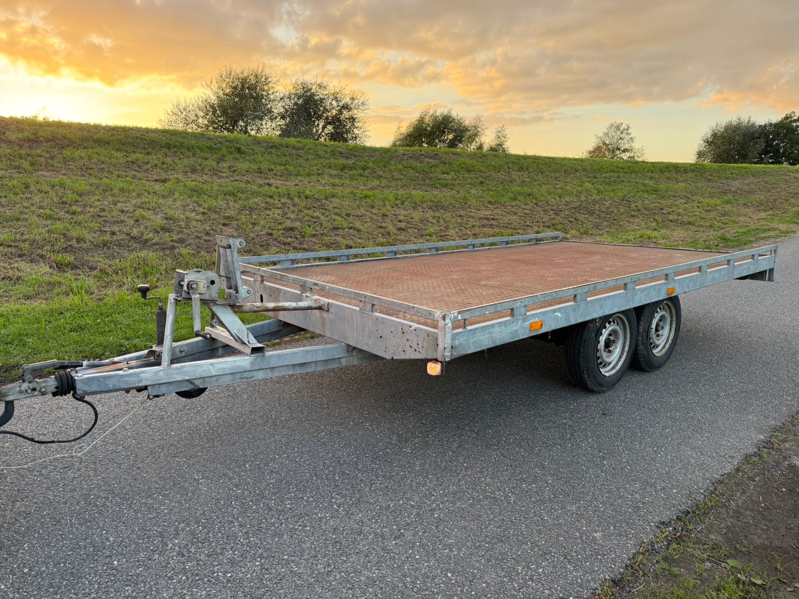 Hapert autoambulance 2700kg 400x200, Ophalen, Zo goed als nieuw