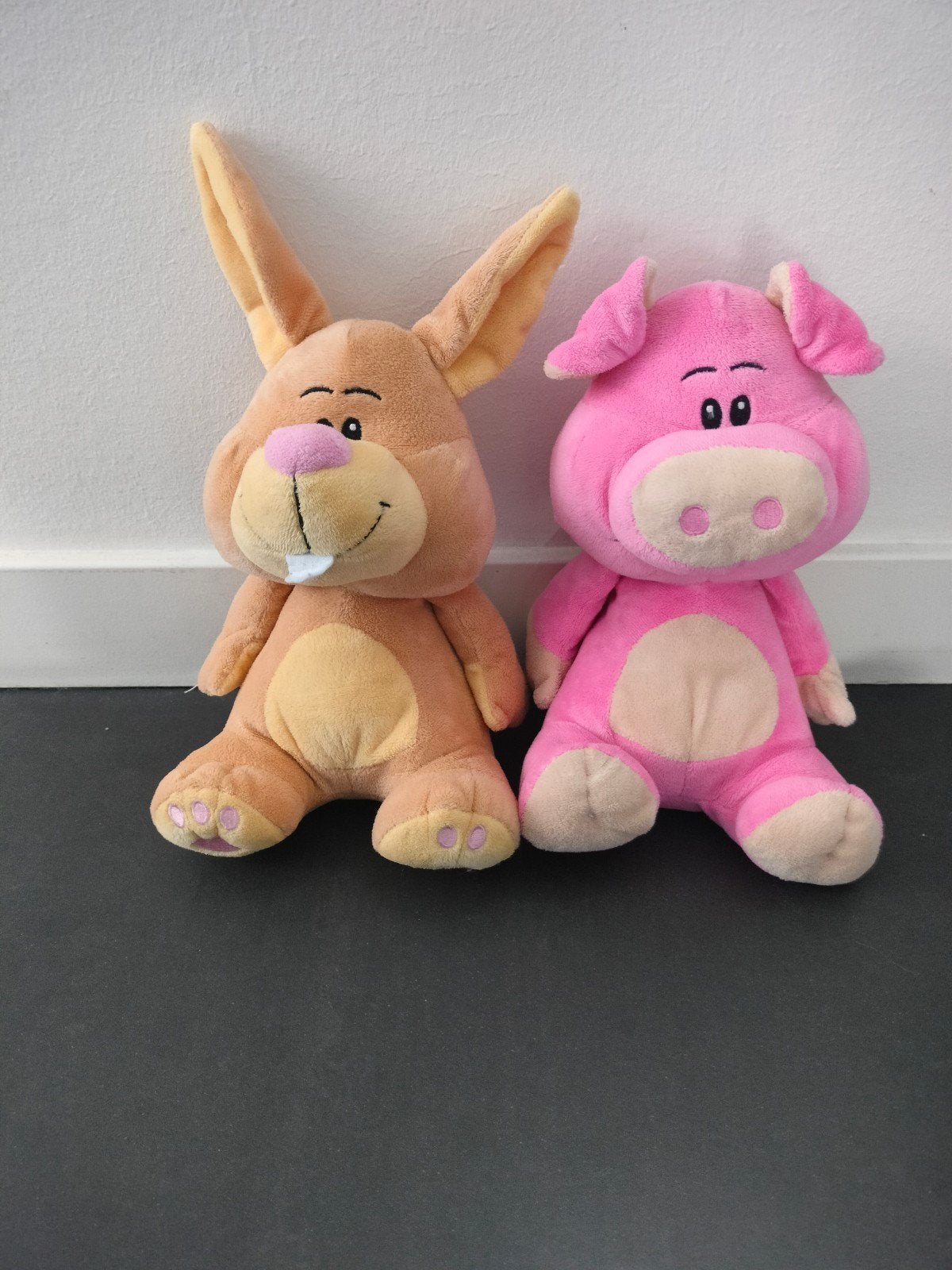 Schattige knuffels: konijn en varken, Ophalen, Gebruikt, Konijn, Middelgroot (20 tot 80 cm)