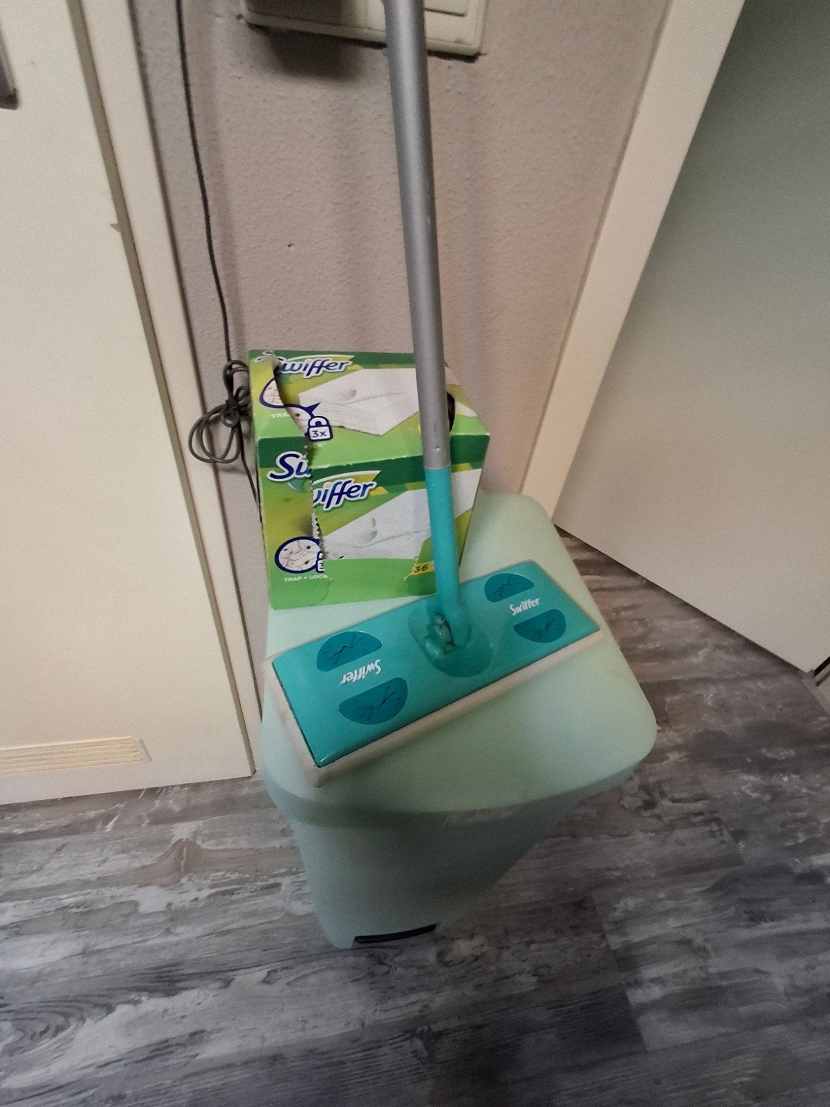 Swiffer en doekjes, Ophalen