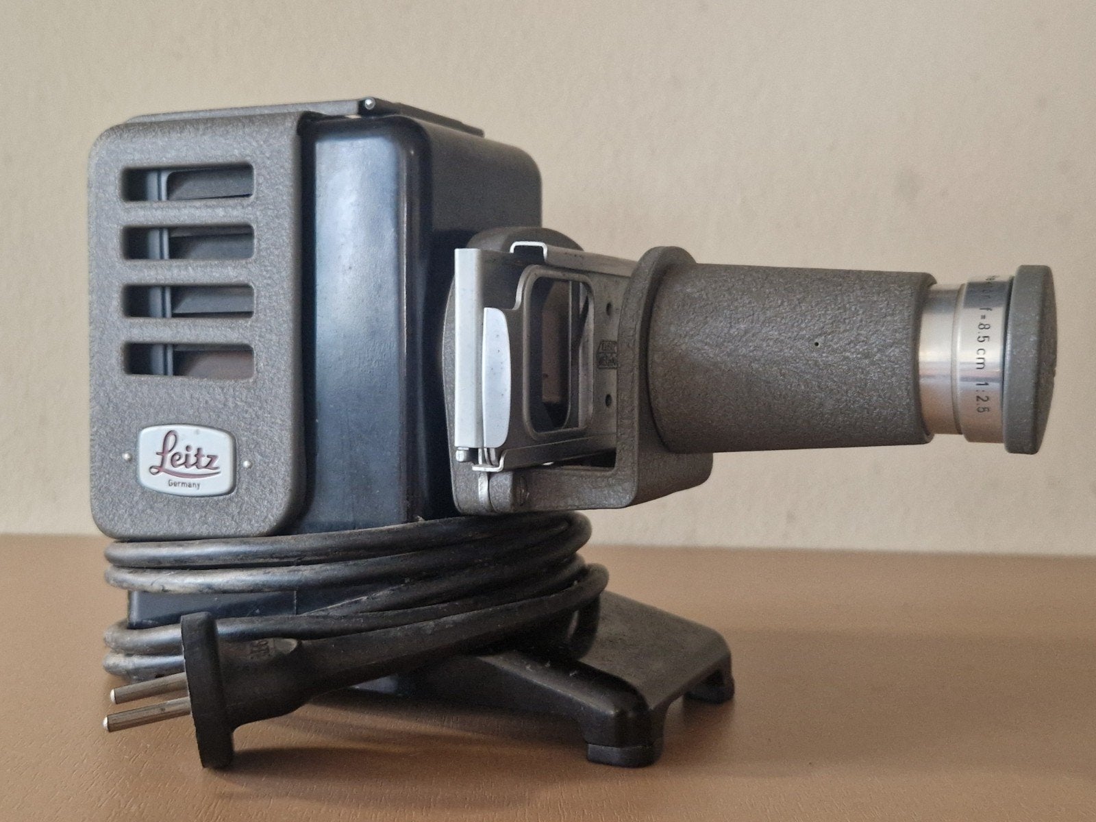 Vintage Leitz Hektor f=8.5 cm 1:2.5 diaprojector, Audio, Tv en Foto, Diaprojectors, Ophalen of Verzenden, Gebruikt