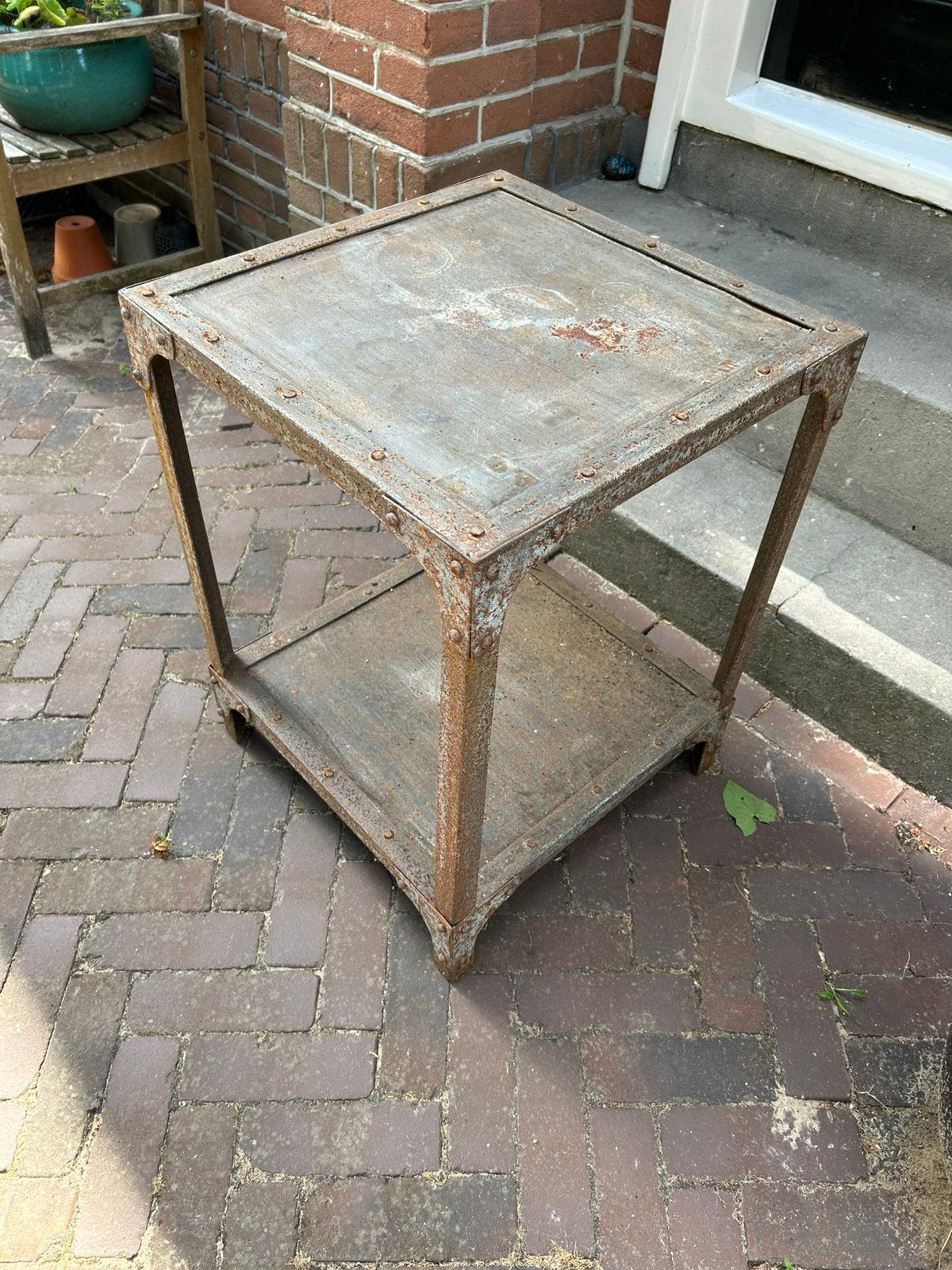 Stalen tafeltjes, Steampunk industrieel., Ophalen, Gebruikt, 50 tot 100 cm, Vierkant