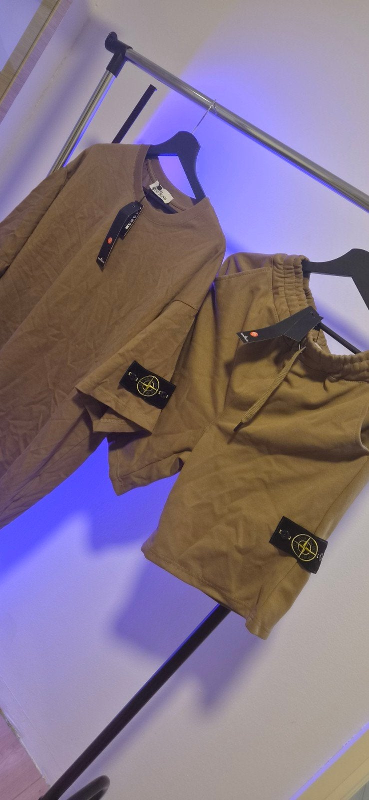Stone Island T-shirt en korte broek set - Nieuw, Beige, Nieuw, Overige maten, Ophalen of Verzenden