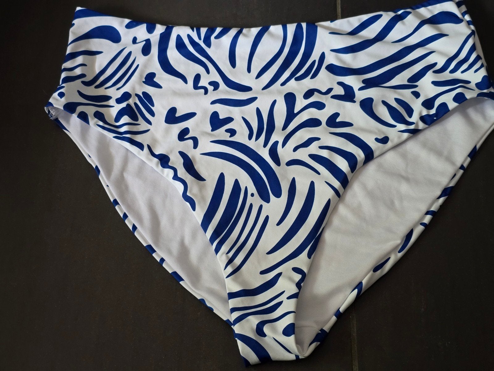 Primark bikini broekje, wit met blauwe print maat 48, Ophalen of Verzenden, Zo goed als nieuw, Zwembroek of Short, Meerkleurig