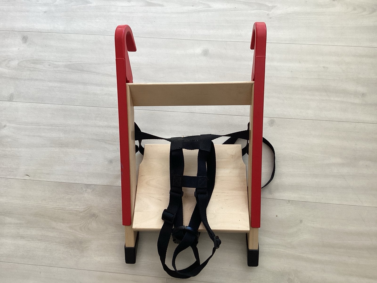 Stokke Handysitt draagbare kinderstoel - Rood/Hout, Kinderen en Baby's, Kinderstoelen, Ophalen, Zo goed als nieuw, Overige typen