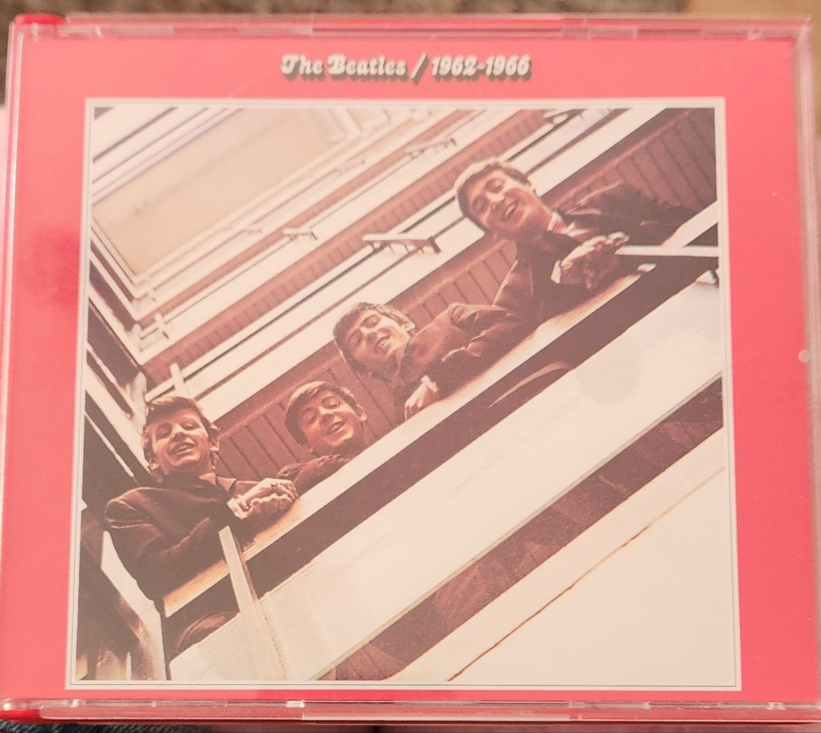 2CD in fatbox  The Beatles 1962 - 1966 Mooi red album, Ophalen of Verzenden, Zo goed als nieuw, Poprock