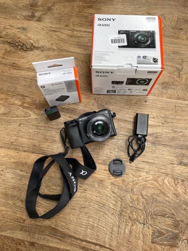 Sony Alpha A6000 + 16-50mm OSS lens + extra accu, Audio, Tv en Foto, Fotocamera's Digitaal, Zo goed als nieuw, Sony, Ophalen