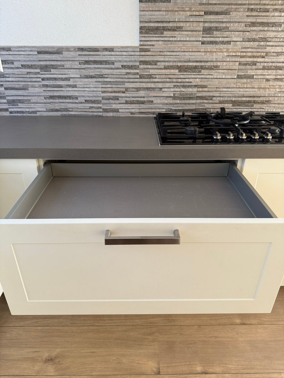 Foto 17 van Moderne witte keuken met Bosch apparatuur