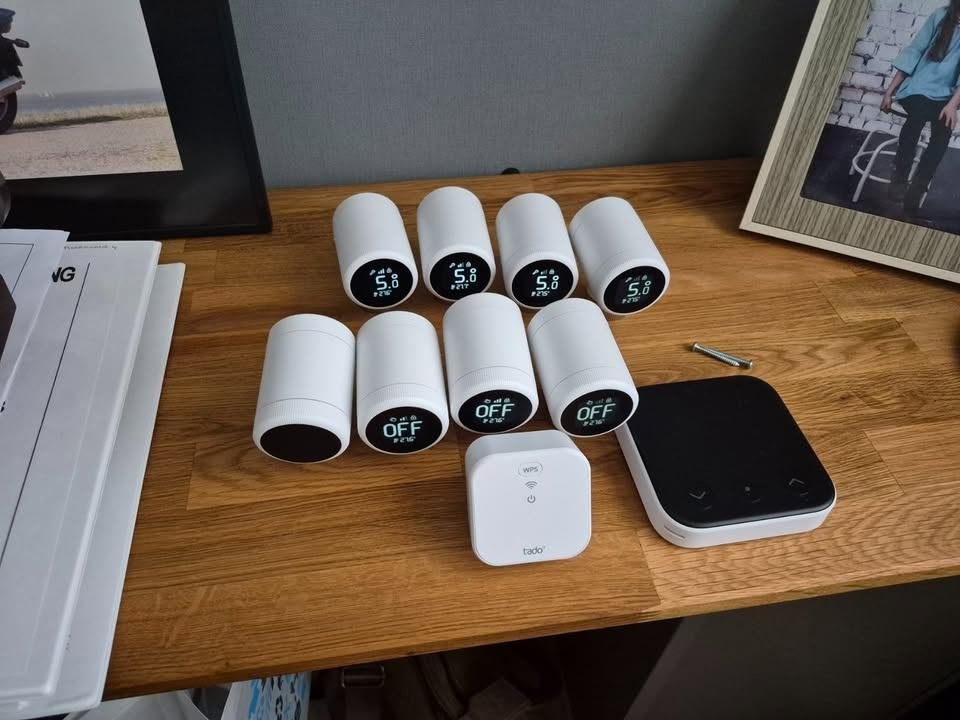 Slimme radiatorknoppen TADO X set (8 stuks) compleet, Ophalen, Slimme thermostaat, Zo goed als nieuw
