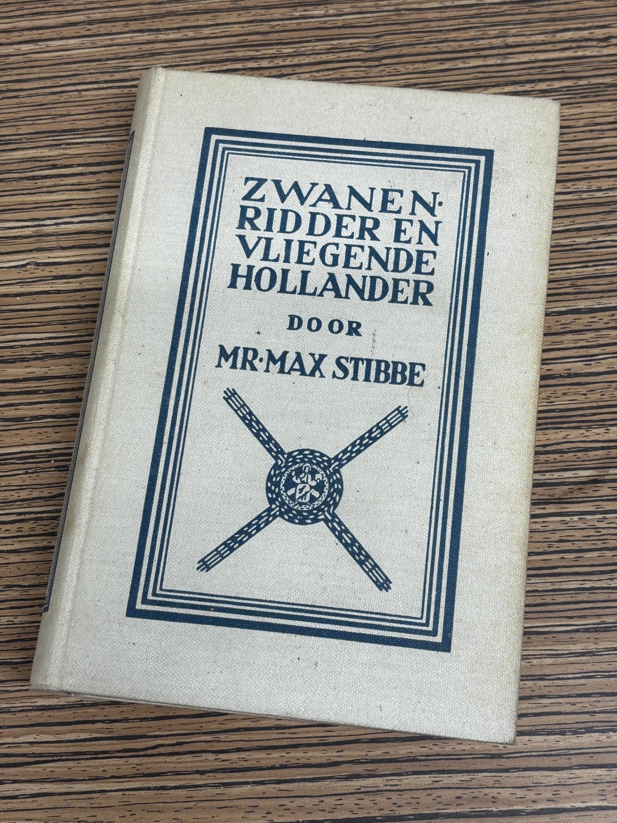 Zwanenridder en de Vliegende Hollander, Boeken, Oorlog en Militair, Ophalen of Verzenden, Zo goed als nieuw