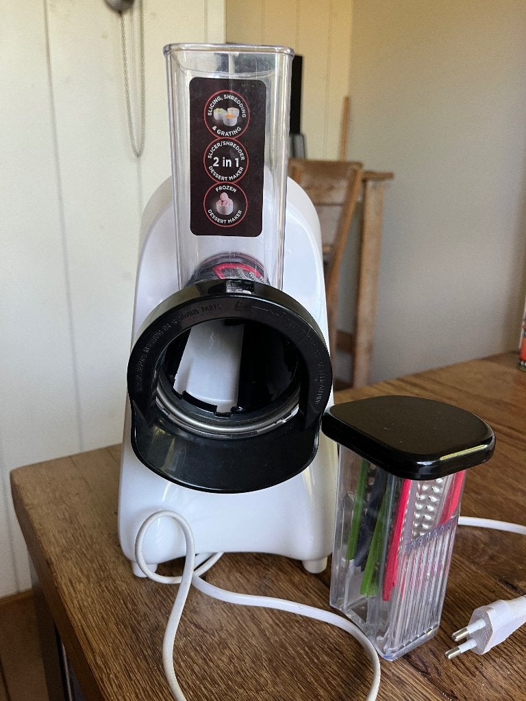 Groentemachine Russell Hobbs, Ophalen, Kunststof, Zo goed als nieuw, Snijmachine