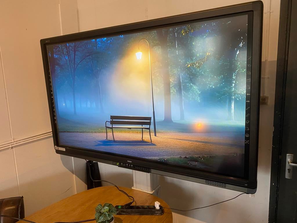 Tv touchscreen 70 inch full hd 3 x hdmi op verrijdbaar onder, Gebruikt, 50 Hz, 100 cm of meer, Full HD (1080p)