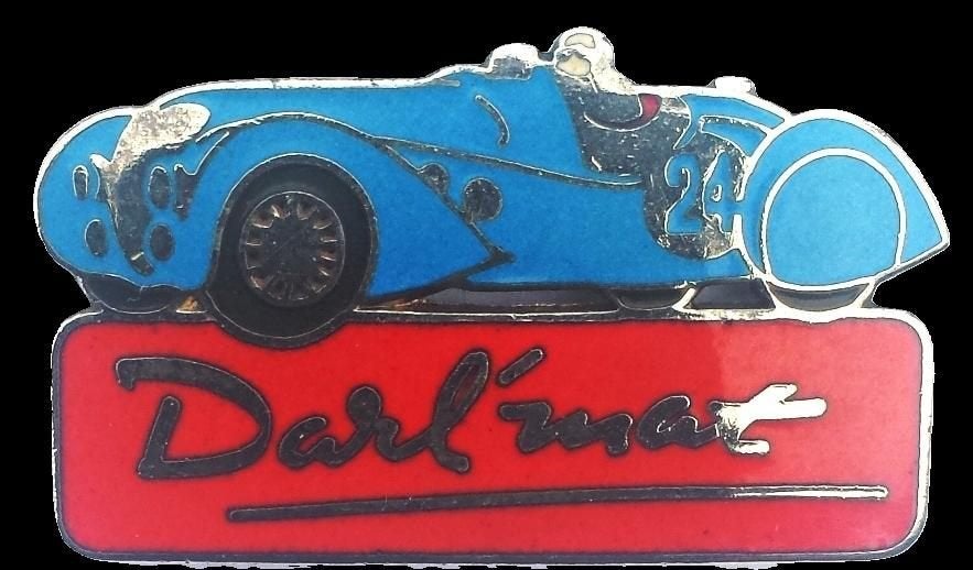Darl'mat sportwagen pin, Verzamelen, Verzenden, Nieuw, Transport, Speldje of Pin