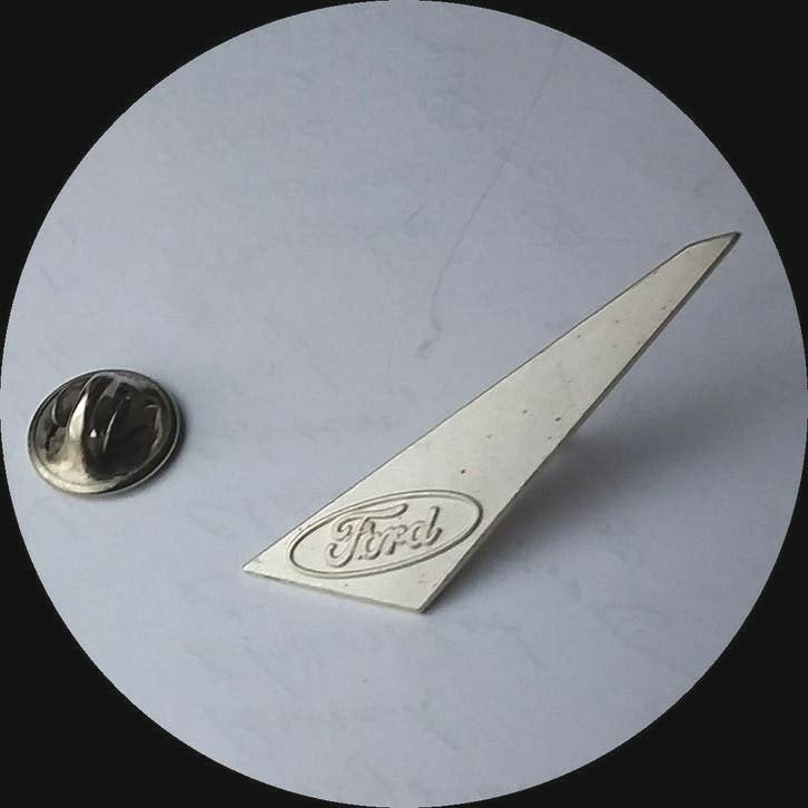 FORD pin,  grijs, Ophalen of Verzenden, Zo goed als nieuw, Transport, Speldje of Pin