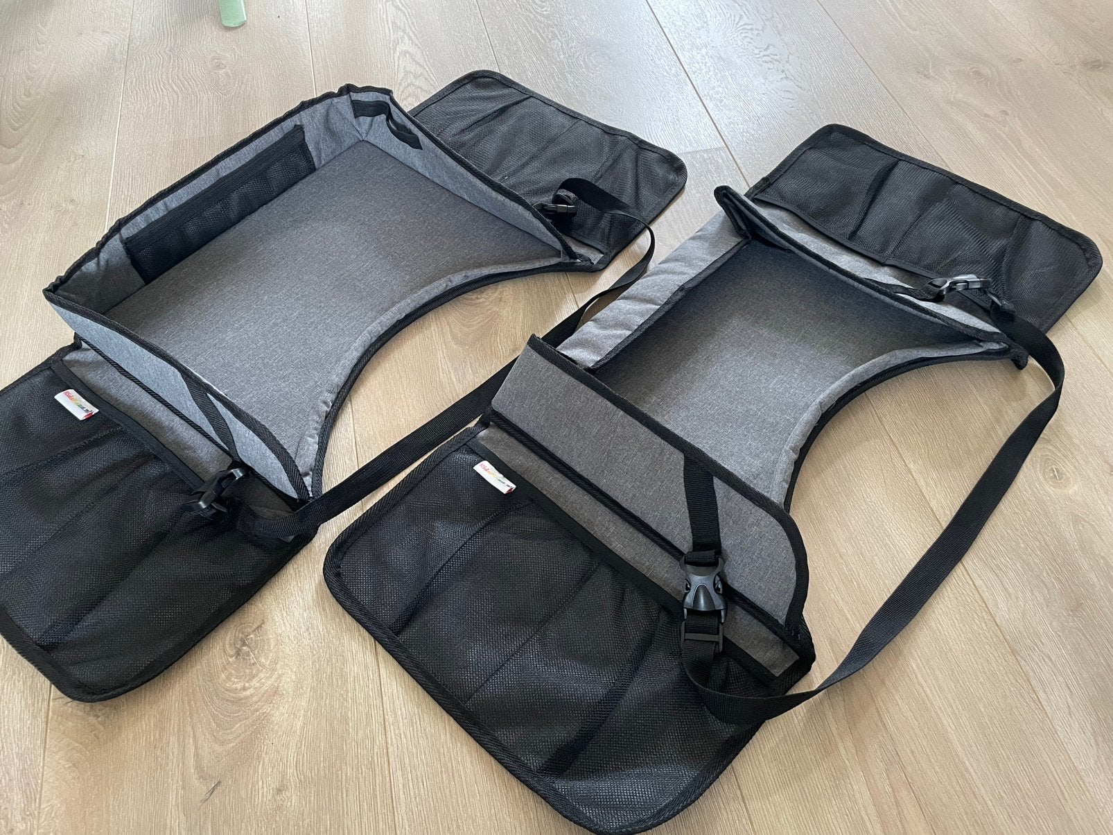 Twee schoottafeltjes voor in de auto (merk: Kidsplaza), Auto diversen, Ophalen of Verzenden, Zo goed als nieuw