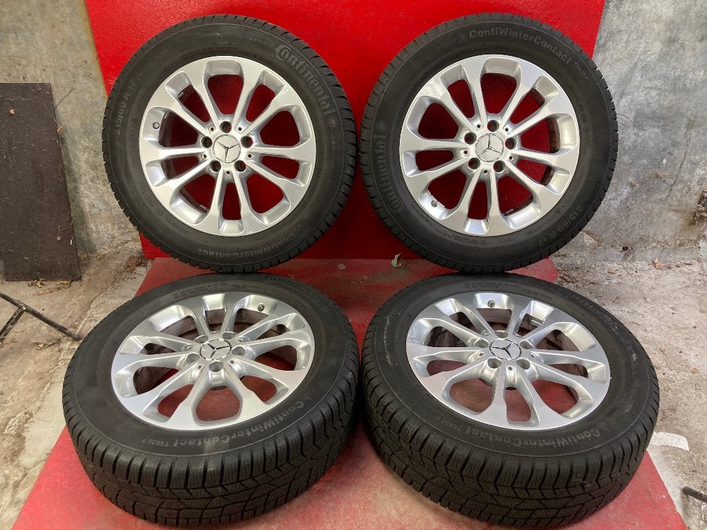 Winterbanden Mercedes GLA 215/60R17 Continental, Auto-onderdelen, ., Banden en Velgen, 17 inch, Mercedes