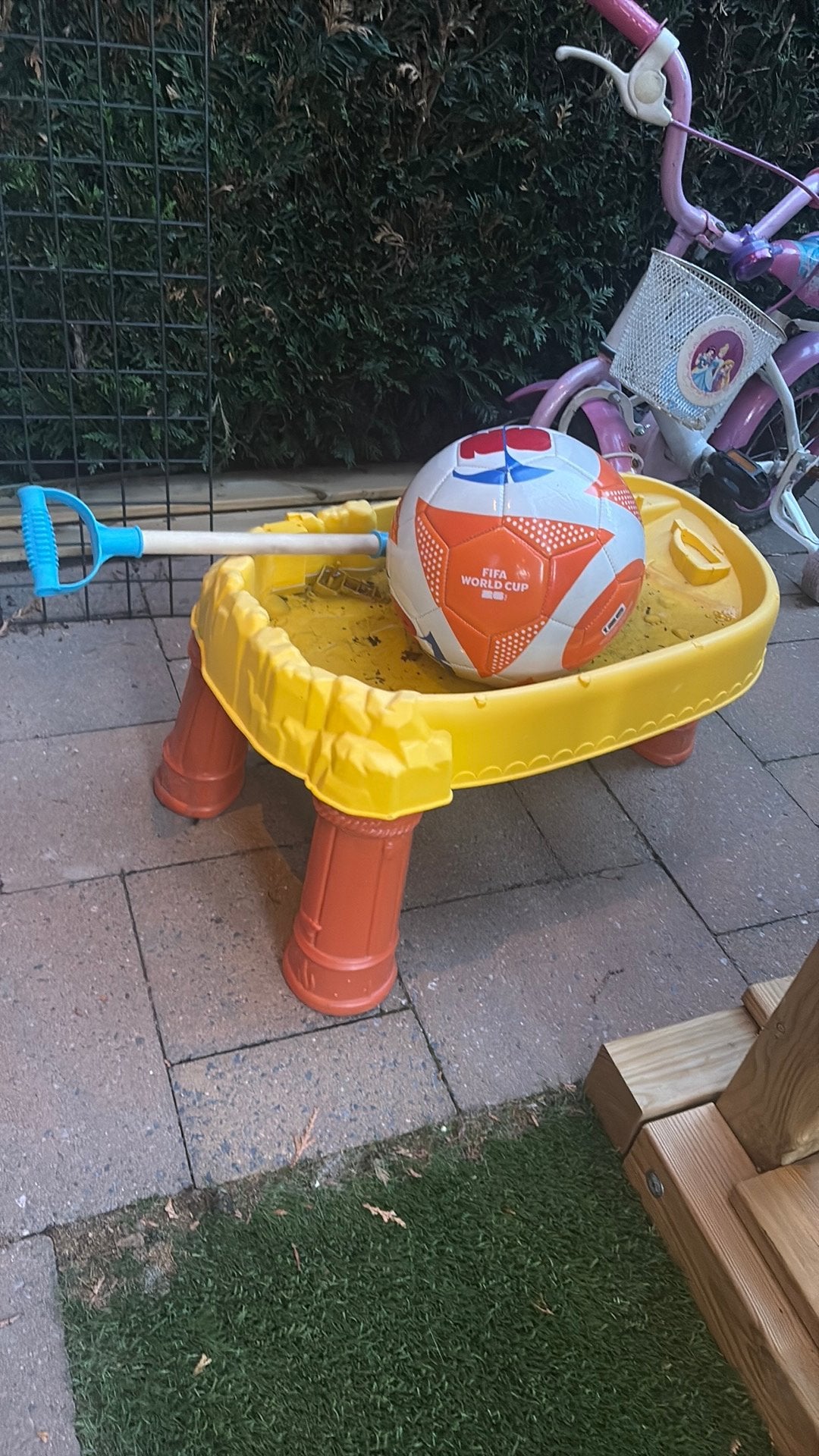 Kleine watertafel af te halen, Ophalen, Zo goed als nieuw