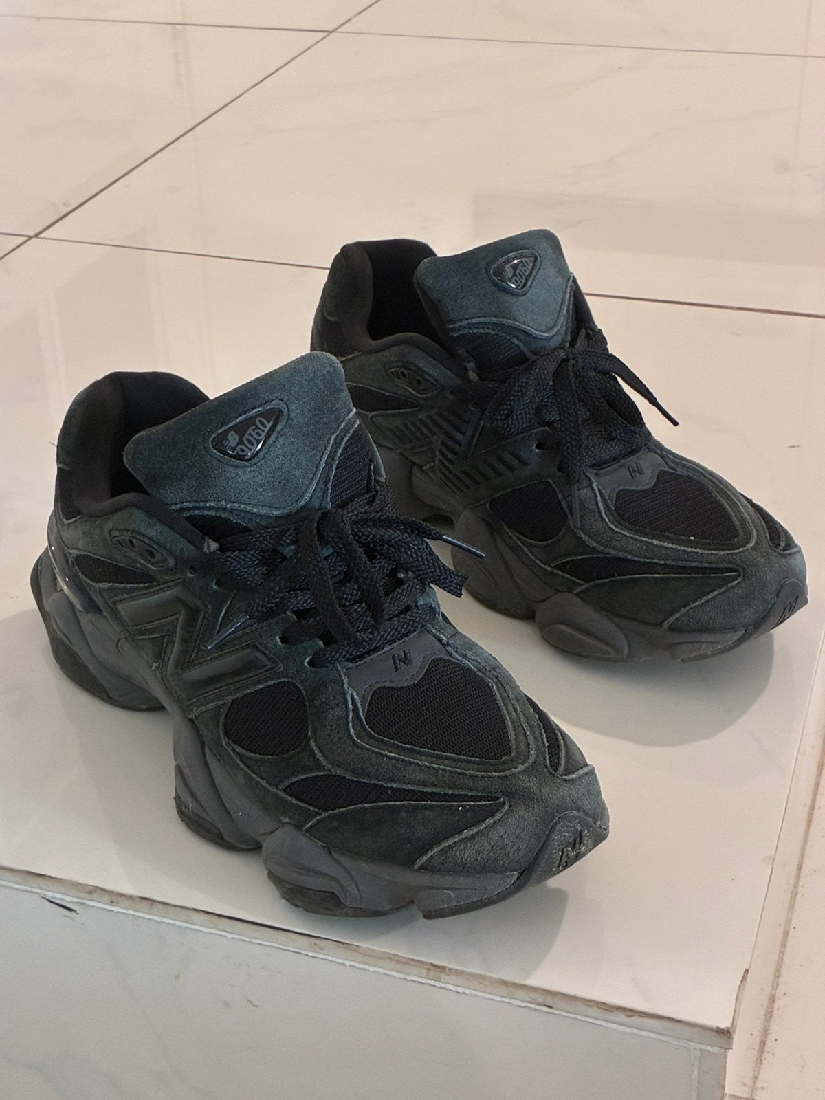 New Balance 9060 Triple Black – Maat 45, Ophalen of Verzenden, Zo goed als nieuw, Schoenen