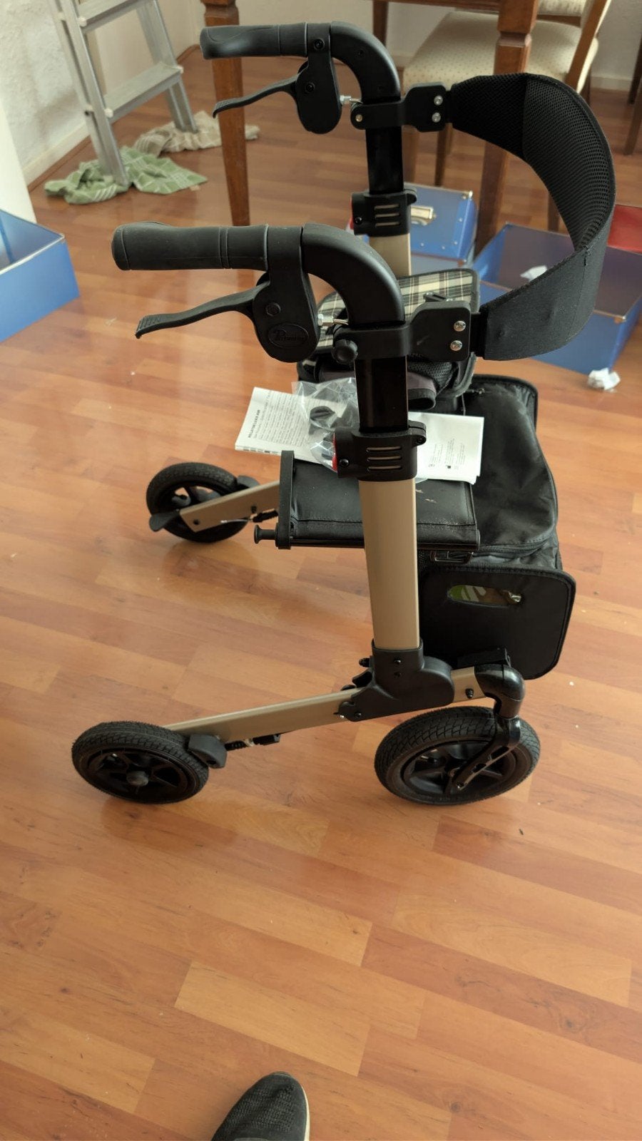 nieuwe rollator met zachte grote luchtbanden, Ophalen, Nieuw