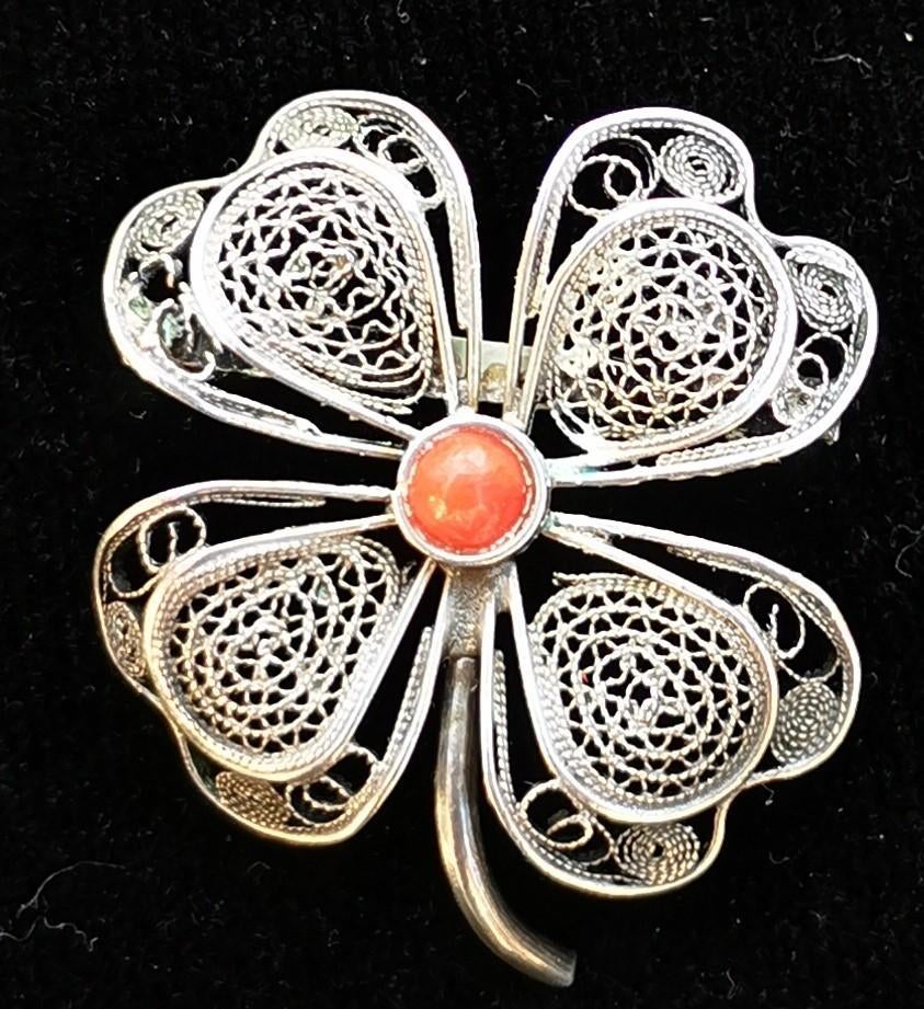 Zilver 800 broche filigran met bloedkoraal, 3cm, Ophalen of Verzenden, Zo goed als nieuw, Met edelsteen, Zilver