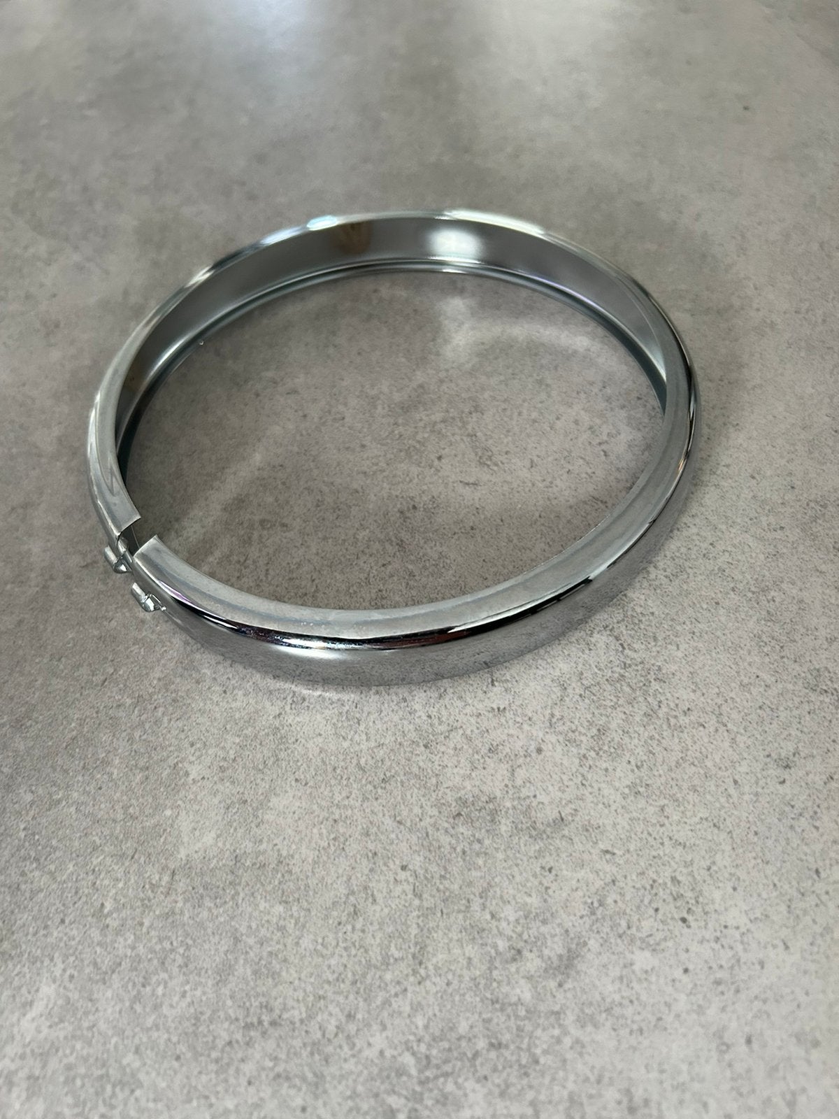 Harley Davidson M8 Softail 5,75 inch chromen koplamp ring, Motoren, Ophalen, Zo goed als nieuw
