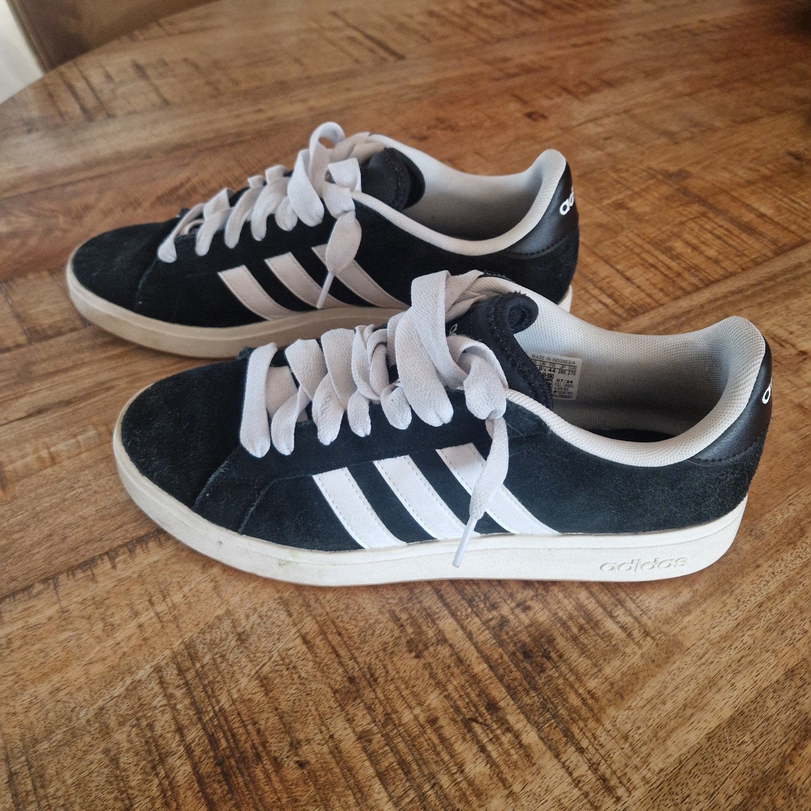 Adidas sneakers maat 44 - Zwart met wit, Zwart, Ophalen of Verzenden, Adidas, Sneakers of Gympen