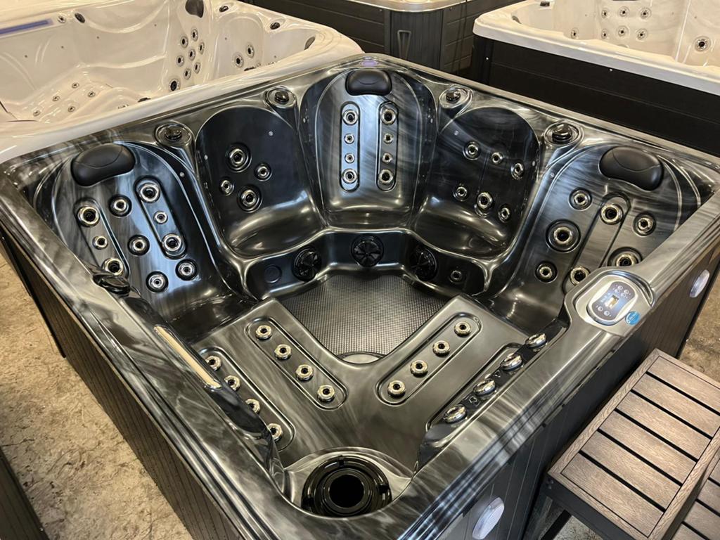 Nieuwe comfortabele 5 persoons Gold Spa Wictoria, Ophalen, Nieuw