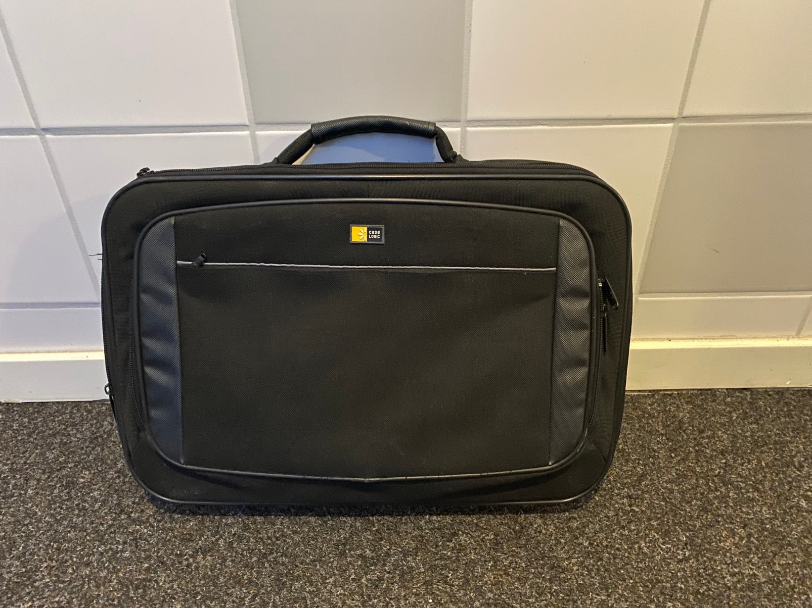 Laptop tas, Ophalen of Verzenden, 17 inch of meer, Zo goed als nieuw